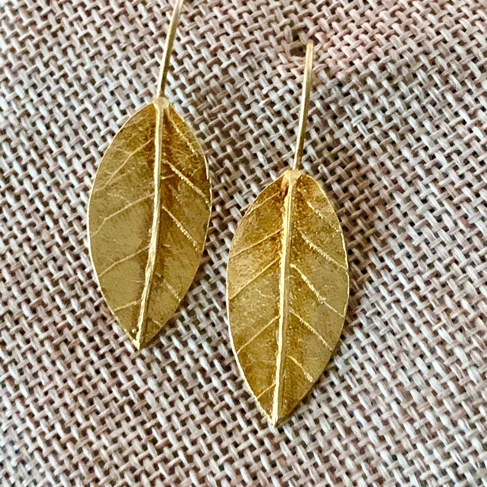 Earring Hooks Glamorous gold on brass. NWT - Picture 3 of 3
